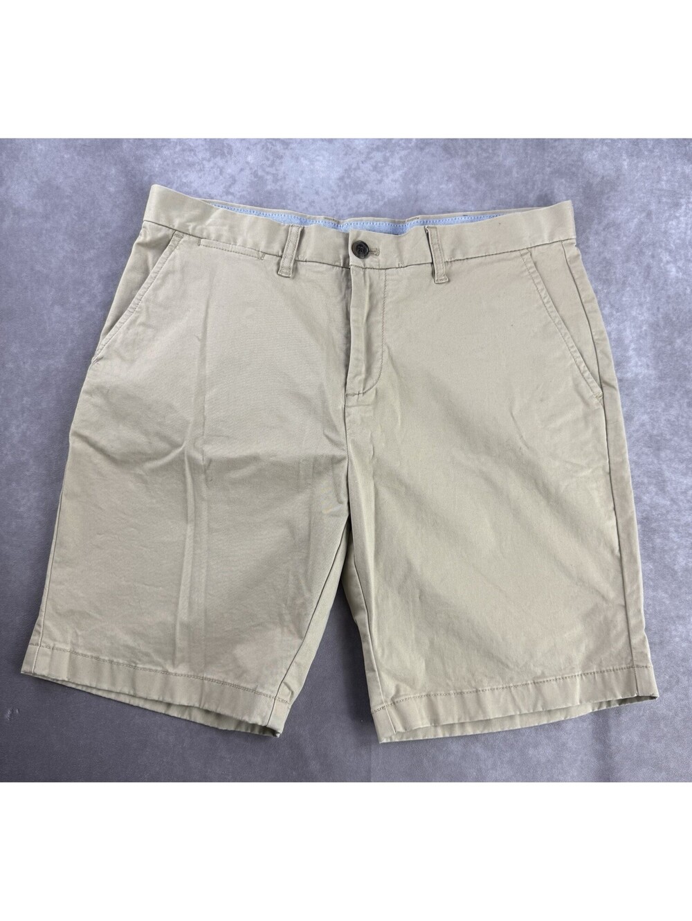 Tommy Hilfiger Beige Khaki 9" Chino Shorts Men's SZ 34 Preppy/Boat